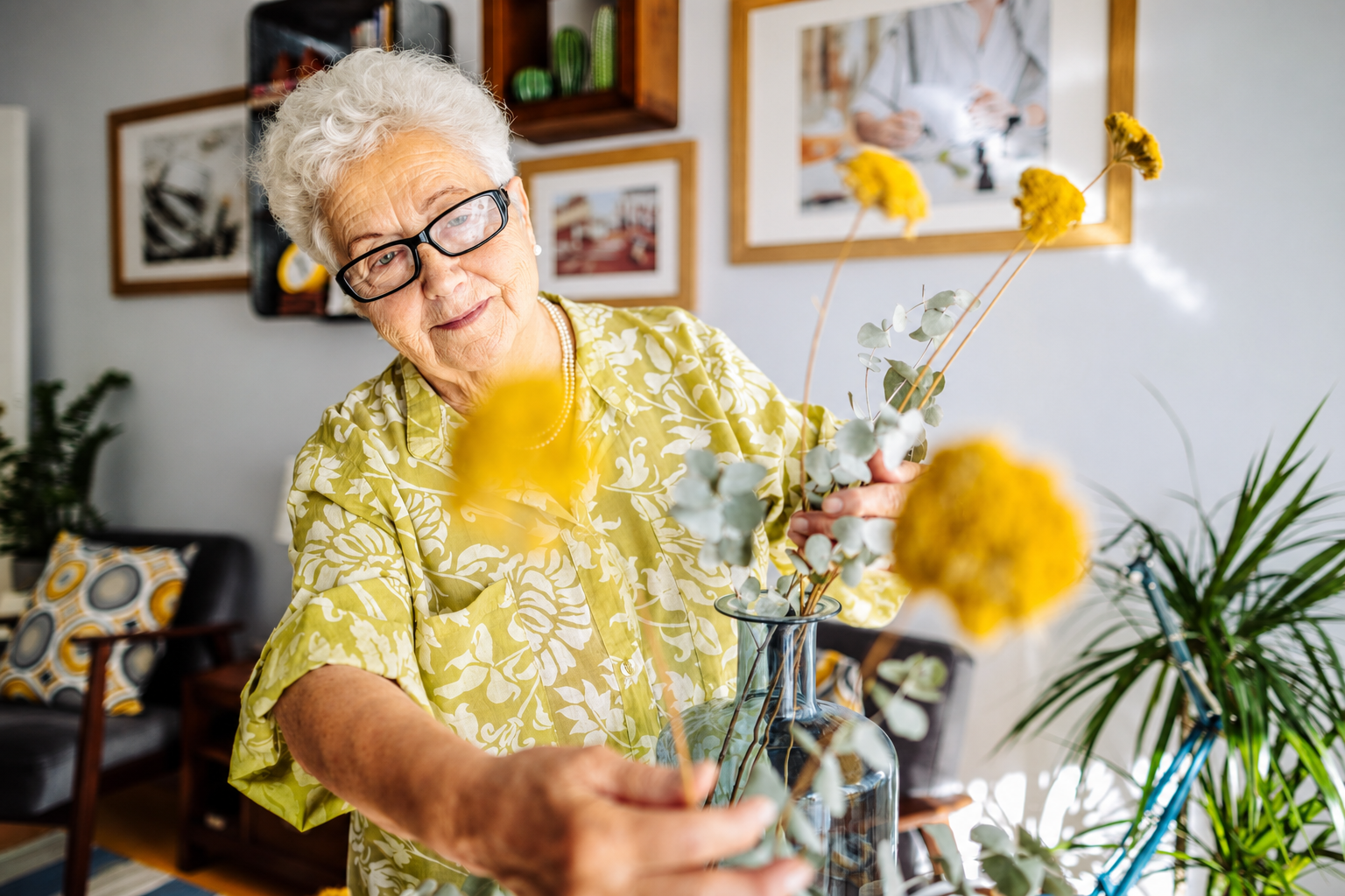 Illustration of a pensioner reviewing her HRP claim